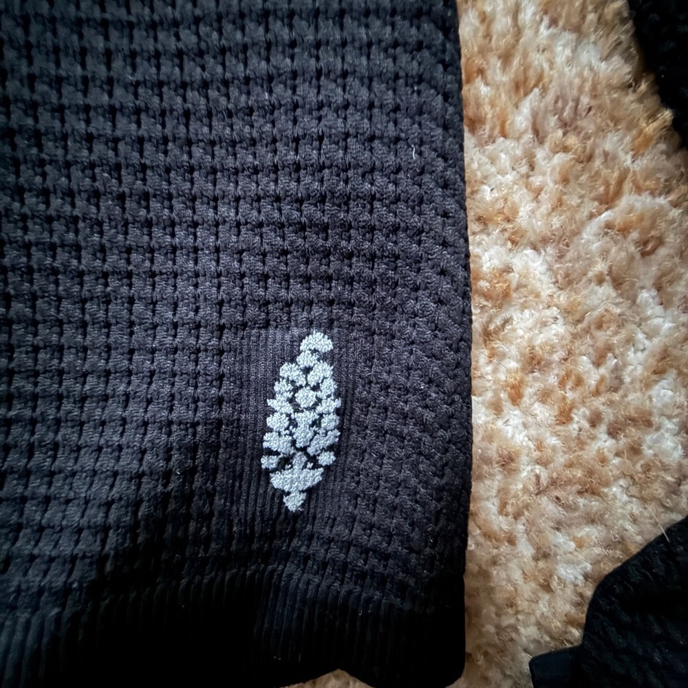 NWT Free People Movement seamless crop long sleeve, open back size xs/s, black - Picture 2 of 5